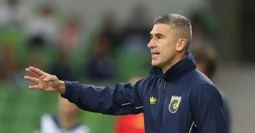 C7娱乐入口-关于球队换帅谋突破，球员训练备战紧张的信息