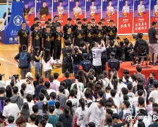 中国男篮联赛掀起热潮,球迷争相观战的是谁